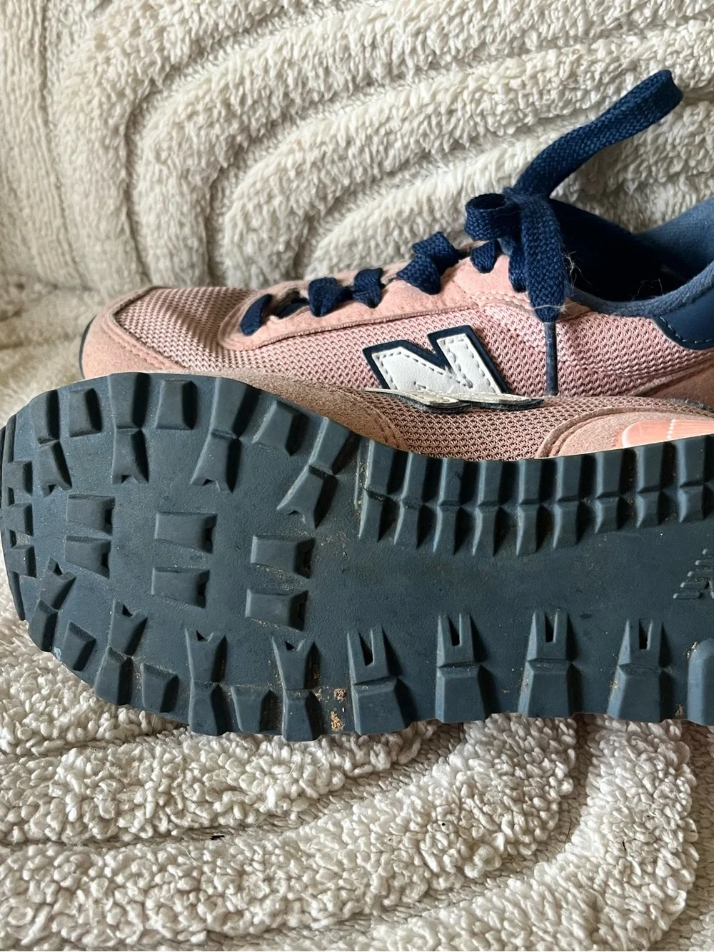 New Balance Kids Dusty Pink and Navy Lace-Up Sneakers size 1